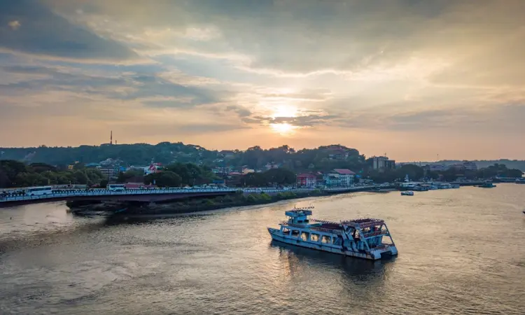 Mandovi River